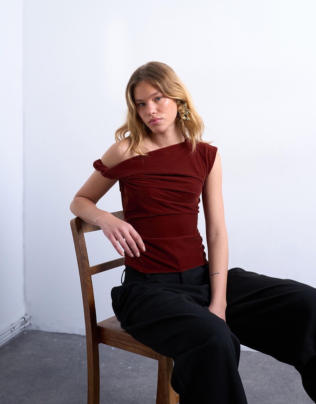 TOPSHOP - Twist Shoulder Velvet Top