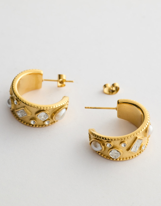 Moira Hughes - The White Label - The Jordan Hoops
