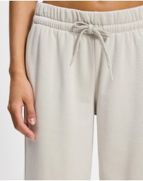 adidas Sportswear - Essentials Small Logo Feel Cozy Open-Hem Pants