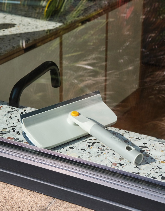 Joseph Joseph - CleanTech™ 2-in-1 Glass Cleaning Squeegee