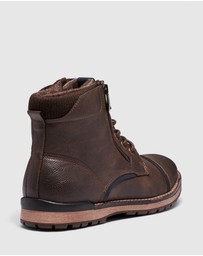 Uncut - Marlboro Boots