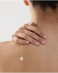 Najo - Isla Yellow Gold Pearl (White) Necklace