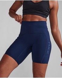 2XU - Form Stash Hi-Rise 6 Inch Compression Shorts with Pockets