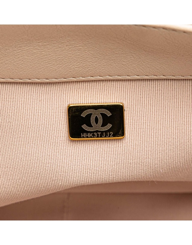 Pre-Loved by Azura Reborn - Pre-Loved chanel Chanel 22 Quilted Lambskin Shoulder Bag