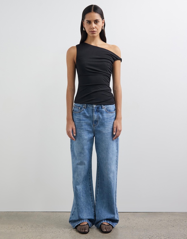 Minima Esenciales - Delphi Twist Off Shoulder Cupro Top
