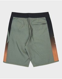 Quiksilver - Boys 8 to 16 Everyday 17