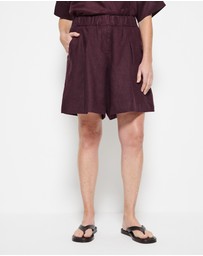 Commonry - Lucie Short