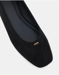 Novo - Cent Flats