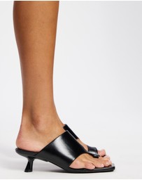 AERE - Asymmetric Heels