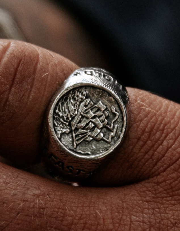 Haze & Glory - ICONIC EXCLUSIVE - Hold Fast Signet Ring in Oxidised 925 Silver