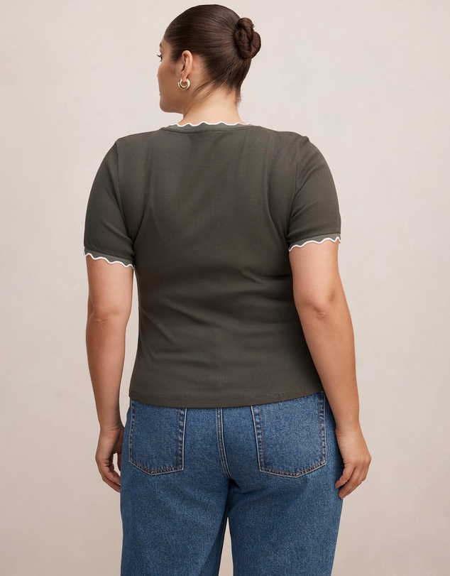Forever New Curve - Rebecca Curve Scallop Trim T-shirt