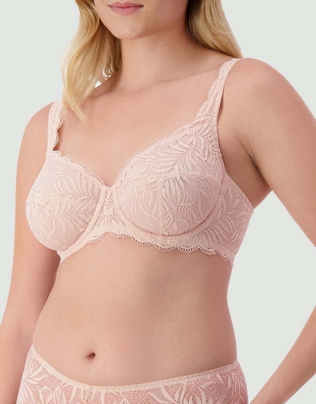 Triumph - Essential Lace Balconette Bra