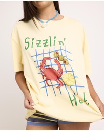 Subtitled - Sizzli'N Hot Oversized T-Shirt