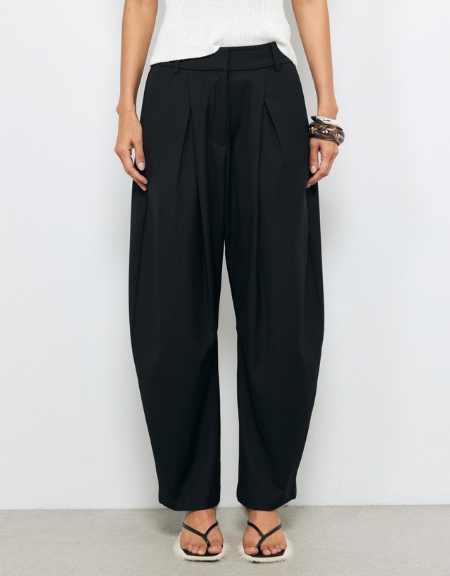 AERE - Tailored Barrel Leg Trousers