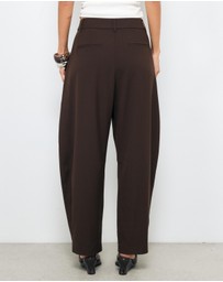 AERE - Tailored Barrel Leg Trousers