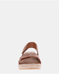 Mia Vita - Deanne Wedge Sandal - Tan