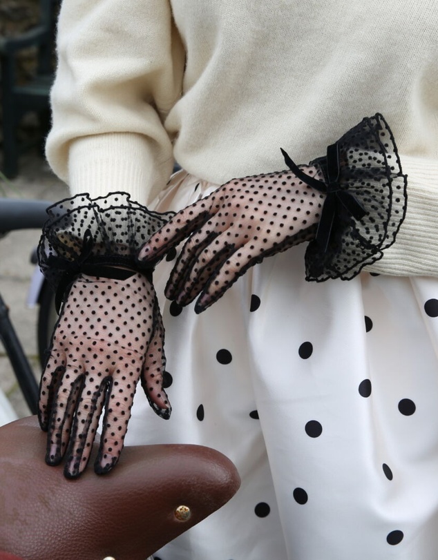 DENTS - Spotty Tulle Gloves with Double Cuff and Bow