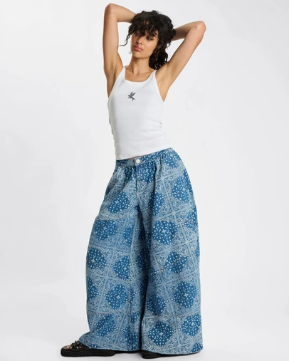 ONE TEASPOON - Daddios Low Waist Super Wide Leg Denim Jeans - Aegean Paisley Blue