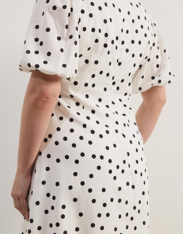 Atmos&Here Curvy - Stephanie Polka Dot Sweetheart Puff Sleeve Linen Blend Midi Dress