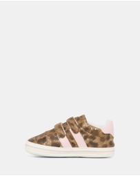 Kicks - Kegan Sneaker