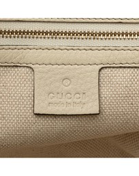 Pre-Loved by Azura Reborn - Pre-Loved gucci Elegant Leather Top Handle Bag with Tassel Accent for Sophisticated Style