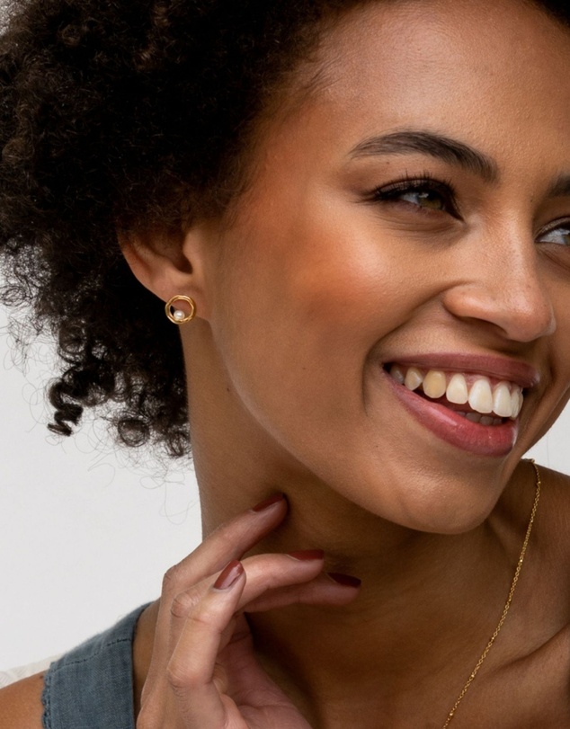 Dower & Hall - Women's Open Circle & White Pearl Waterfall Earrings In Gold Vermeil