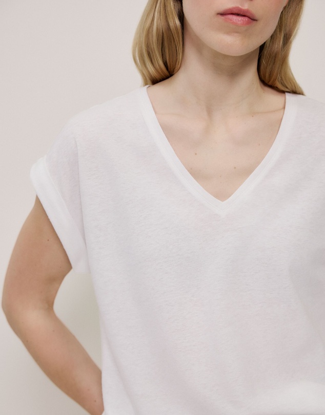 Trenery - Linen Cotton V Neck T-shirt in White