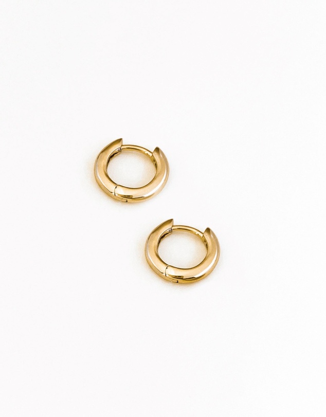 Wanderlust + Co - Classic Gold 7mm Baby Huggie Earrings