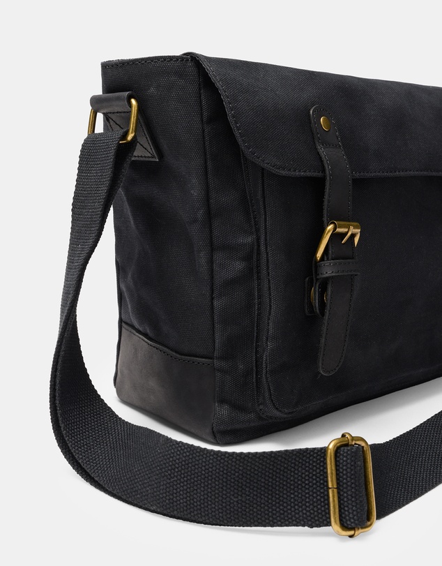 UNISON - Leo Satchel