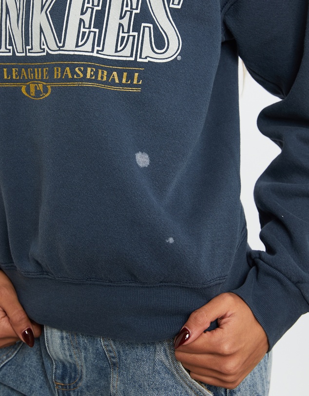 Vintage by The Real Deal - Pre Loved - Vintage 1999 MLB New York Yankees Sweatshirt