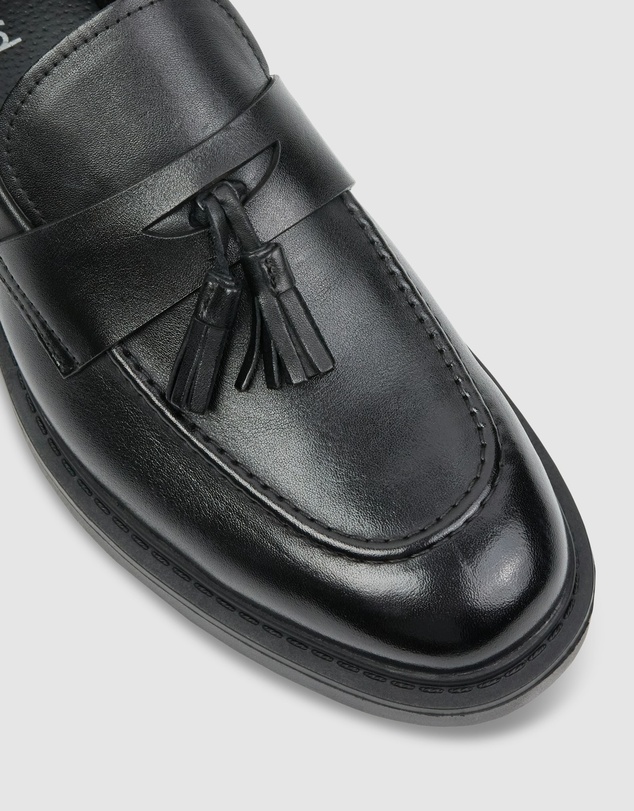 yd. - Chester Tassel Loafer