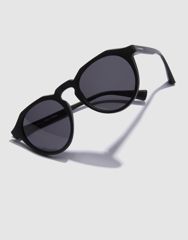 Hawkers Co - Polarized Black Black Warwick Raw Sunglasses for Men and Women UV400