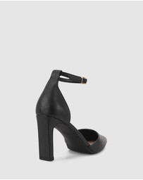 Verali - Kosta Closed Toe Block Heels