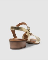 Easy Steps - Maisy