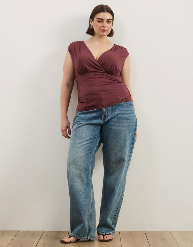 Atmos&Here Curvy - Savannah V Neck Ruched Top