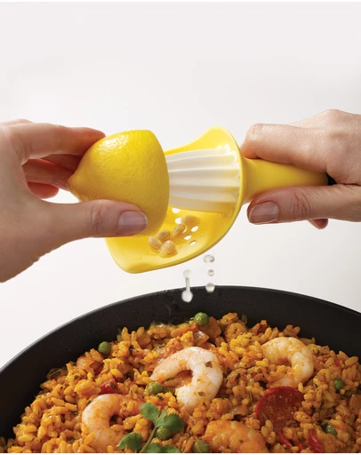Joseph Joseph - Catcher™ Yellow Citrus Reamer with Pip Catcher
