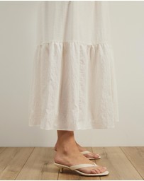 Atmos&Here Curvy - Verity Tiered V Neck Maxi Dress