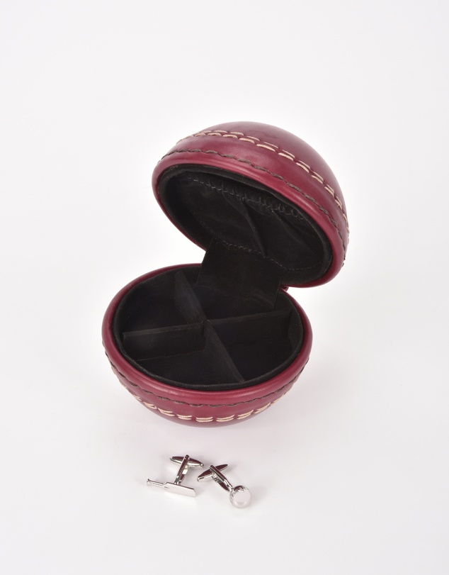Cobb & Co - Spinner Cuff-link Cricket Set