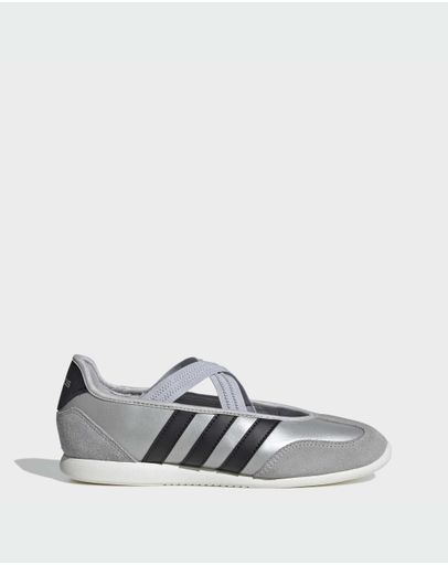 Silver Metallic / Core Black / Off White