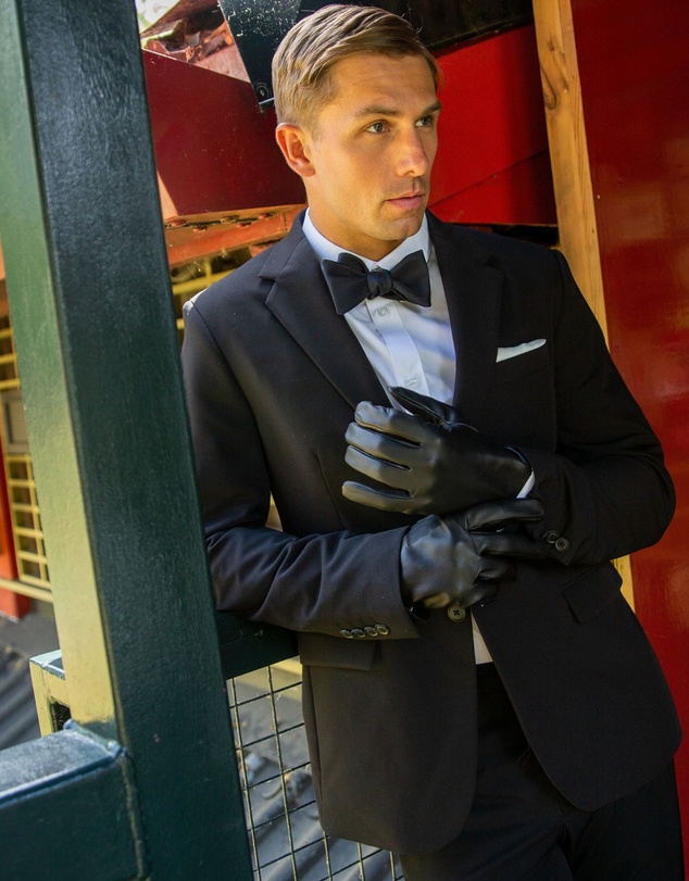 DENTS - Unlined Leather Driving Gloves worn by Daniel Craig in Black