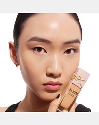 Yves Saint Laurent - All Hours Glow Foundation LW8