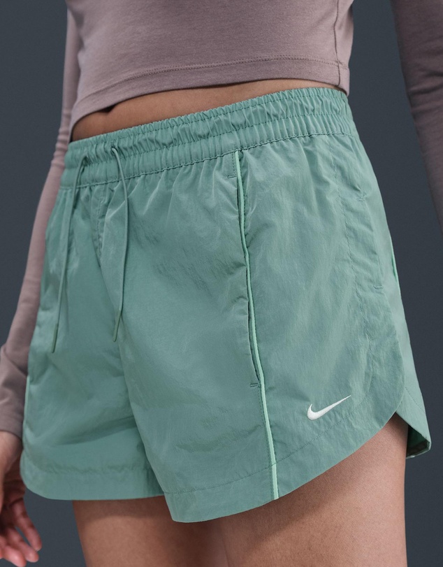 Nike - 2in Windrunner Mid-Rise Woven Shorts