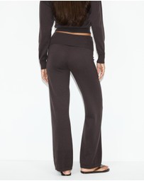 Dazie - Sonia Straight Leg Knit Pants