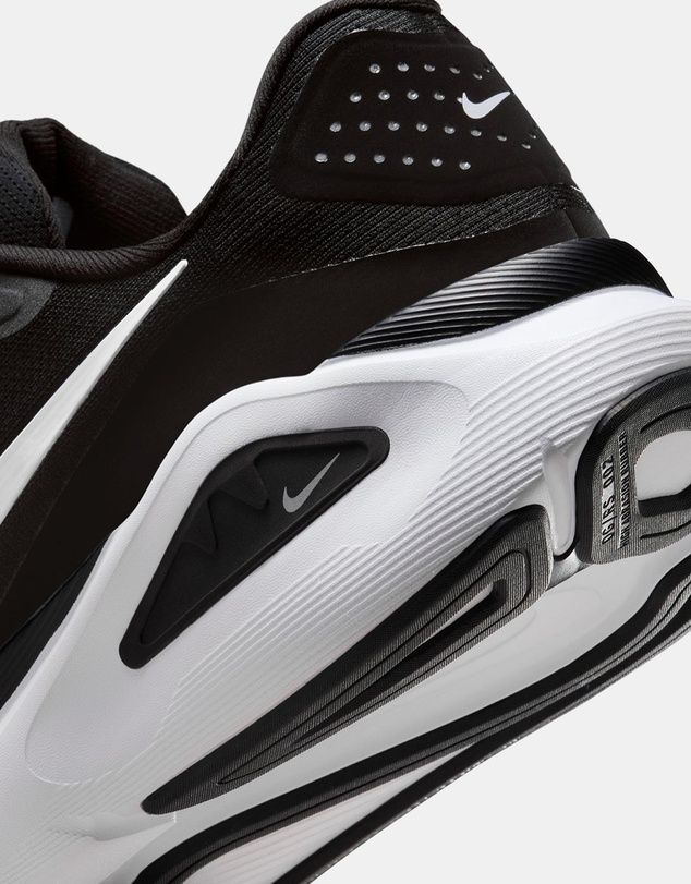 Nike - Structure 26 - Men's
