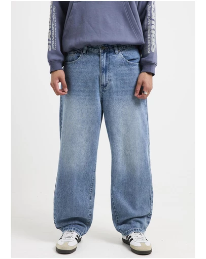 Standard - Universe Denim Jeans