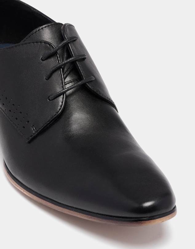 Uncut - Plant Black Leather