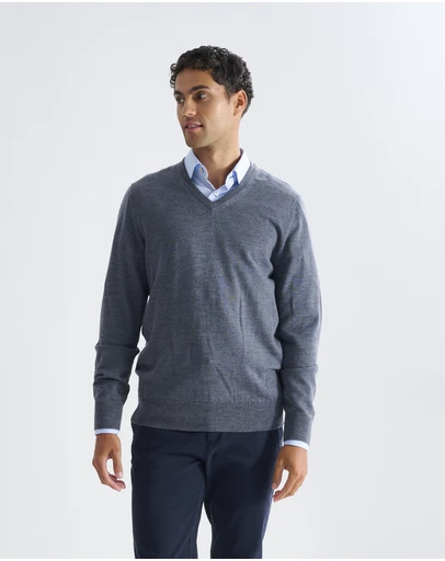 3 Wise Men - 3 Wise Men Fisher V Neck Merino Knit - Charcoal