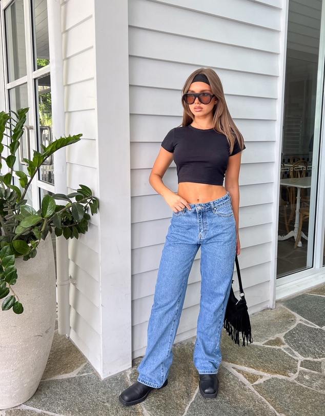 Beginning Boutique - Elsa Cropped Baby Tee Black