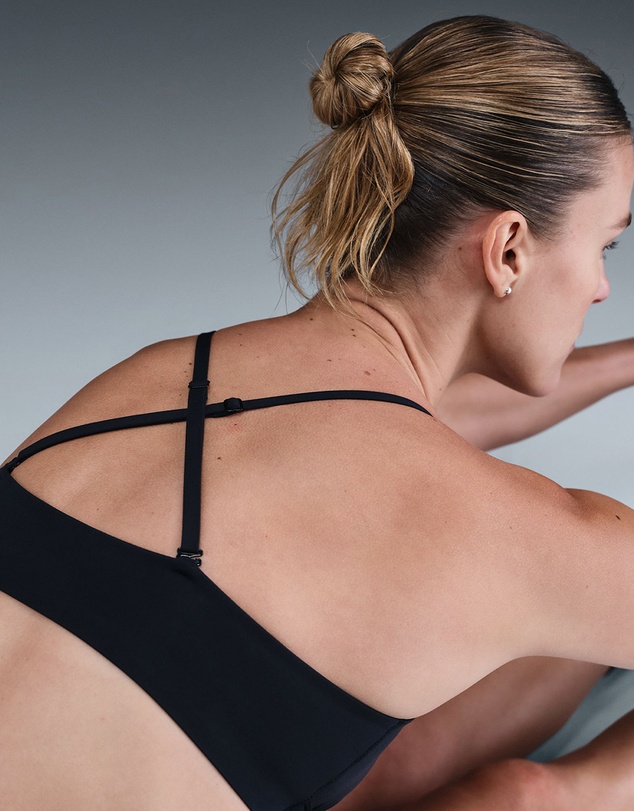 Nike - Form Light-Support Non-Padded Triangle Sports Bra