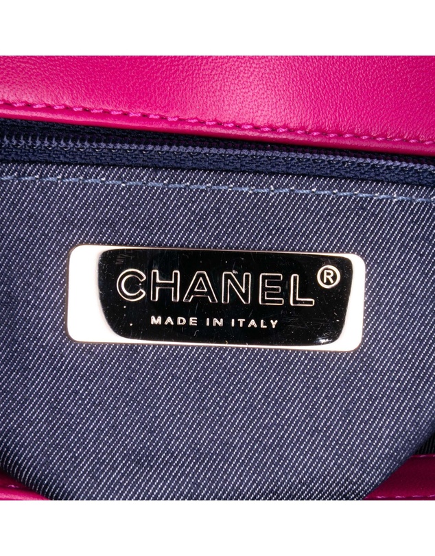 Pre-Loved by Azura Reborn - Pre-Loved chanel Leather Shoulder Bag with Flap Closure and Chain-Link Shoulder Strap